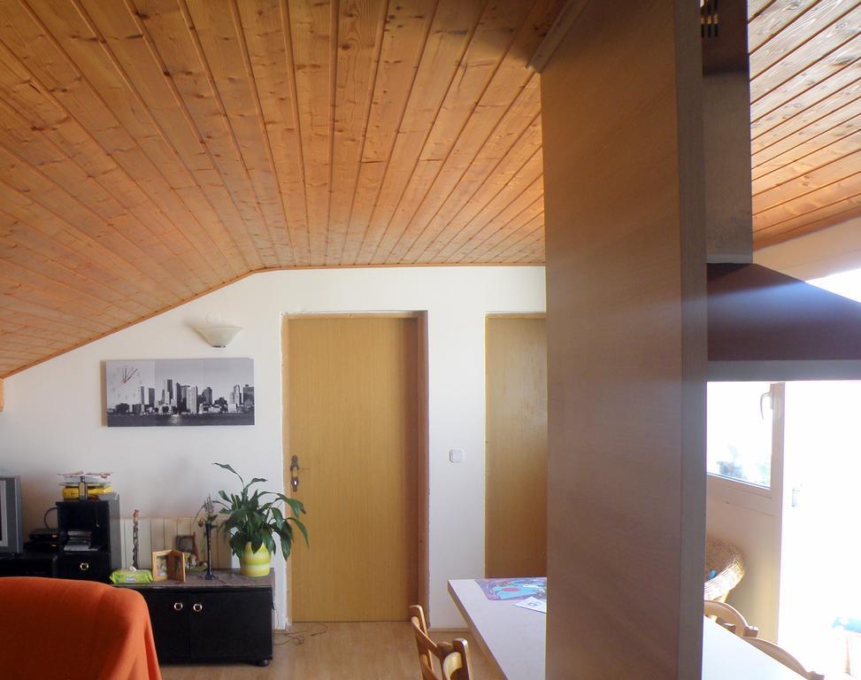Apartment Doderovic กอสเตรนา ภายนอก รูปภาพ