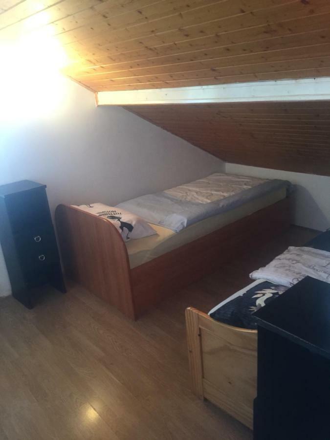 Apartment Doderovic กอสเตรนา ภายนอก รูปภาพ